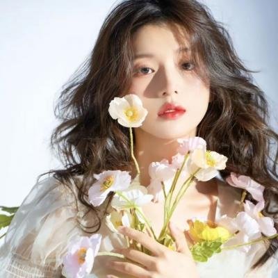 穿黑衣的女孩